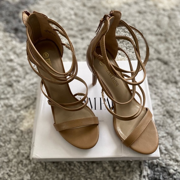 Like new Dream Pairs size 8 nude heels - Picture 4 of 4